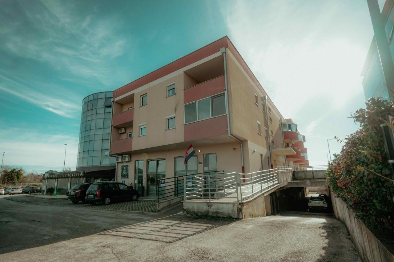 Apartment Rondo Pula Lovely And Sunny ภายนอก รูปภาพ